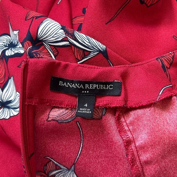 Banana Republic Shift Dress Red Hibiscus Print Fluted Sleeve Rounded Hemline - Picture 11 of 14